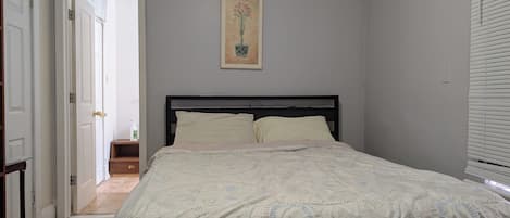 Iron/ironing board, internet, bed sheets