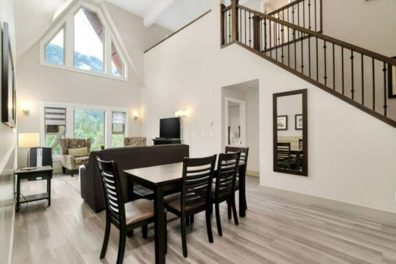 Mountain View Penthouse 7br Combo Rooftop Bliss - Harrison Hot Springs