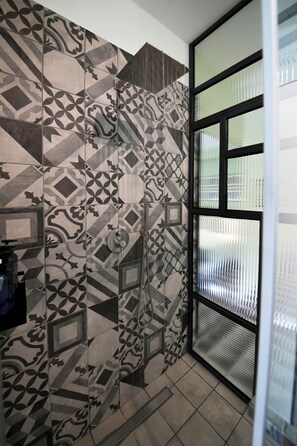 Shower, hair dryer, bidet, towels - ACQUA PETRA Pool Villa & Suites - Olive Suite (Sicilia)