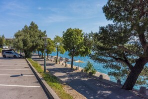 Property grounds - Vacation apartment near the beach with sea view (Selce)