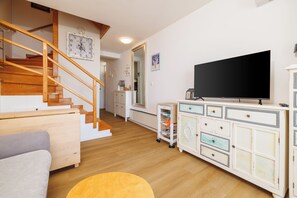 TV - Vacation apartment near the beach with sea view (Selce)