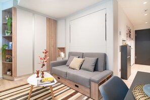Classic Studio | Living area - City Pop 2Night Geneva – Self check-in (Geneva)
