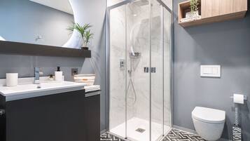 Superior Apartment | Bathroom