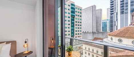 Studio, Balkon, Stadtblick | Innenbereich