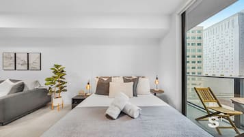 Studio, balcon, vue ville