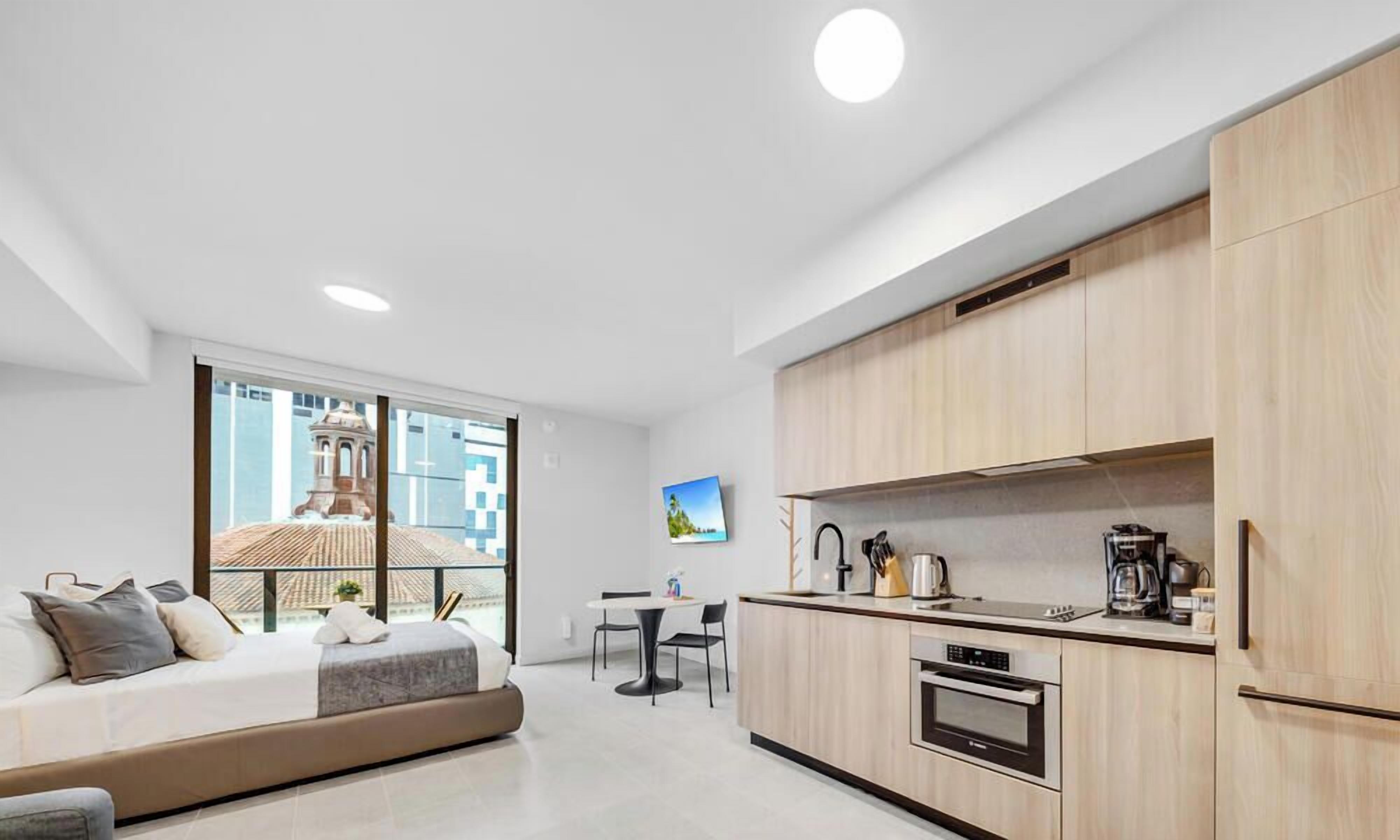 Studio, Balcony, City View | Interior
