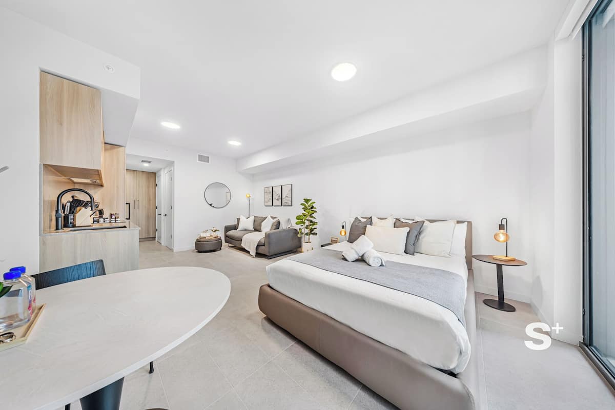 Studio, ban công, quang cảnh thành phố