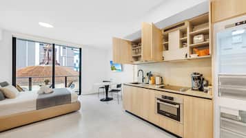 Studio, Balcony, City View | Private kitchen