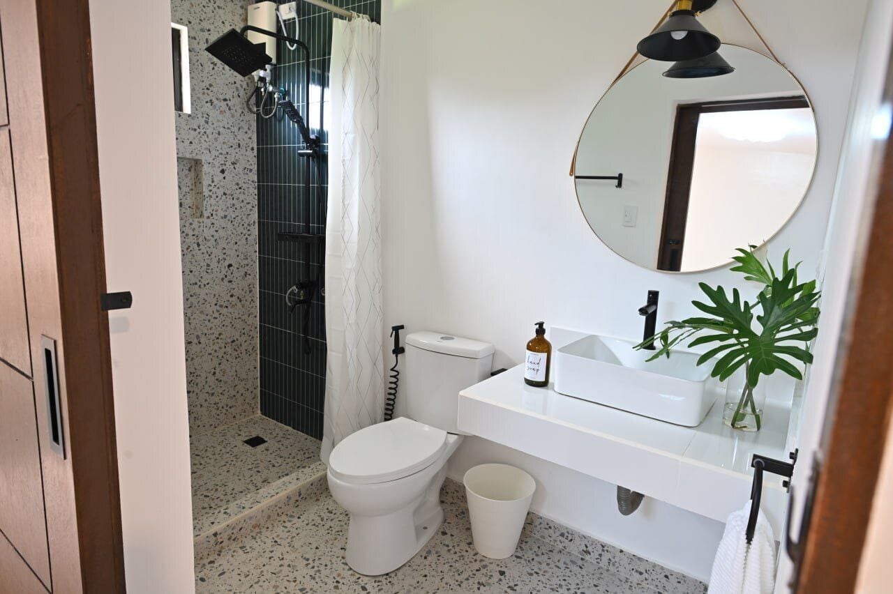 Grand Villa, Garden View | Bathroom | Separate tub and shower, hair dryer, bidet, towels