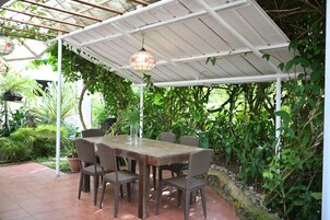 Grand Villa, Garden View | Outdoor dining