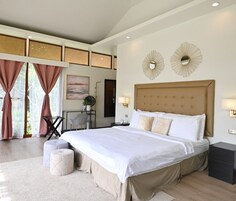 Premier Villa, Lake View