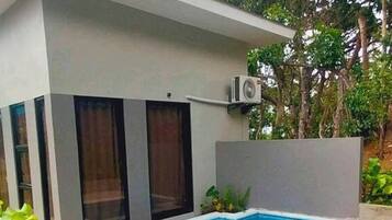 Premier Bungalow, Garden View