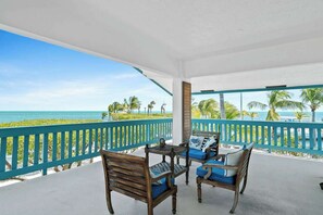 Property grounds - Ocean front, private beach, private pool, tiki, boat dock (Key Largo)