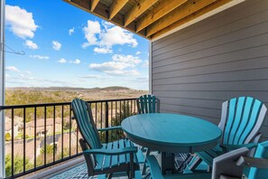 Outdoor dining - Ozarks View! King Beds! Great Location! (Branson)