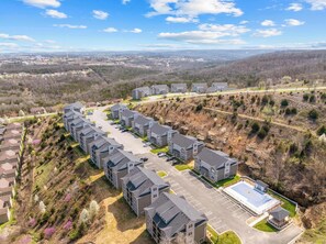 Exterior - Ozarks View! King Beds! Great Location! (Branson)