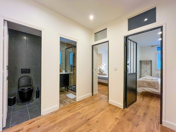5 chambres, fer et planche à repasser, Wi-Fi gratuit, draps fournis