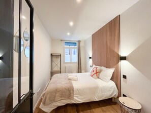 5 slaapkamers, een strijkplank/strijkijzer, gratis wifi, beddengoed