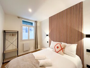 5 bedrooms, iron/ironing board, free WiFi, bed sheets - 224 - Central Large Parisian Flat (París)