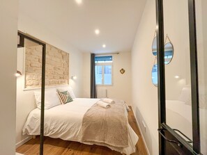 5 slaapkamers, een strijkplank/strijkijzer, gratis wifi, beddengoed