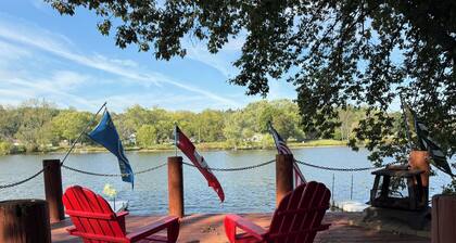 Waterfront retreat with pier near Woodman's convention ctr & downtown Janesville