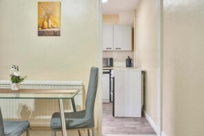 Dining - Host & Stay | Dover Retreat (Ipswich)