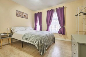 Room - Host & Stay | Dover Retreat (Ipswich)