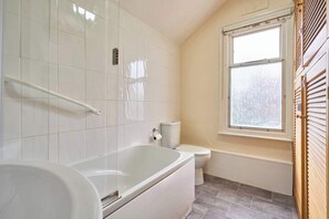 Shower, hair dryer, towels, shampoo