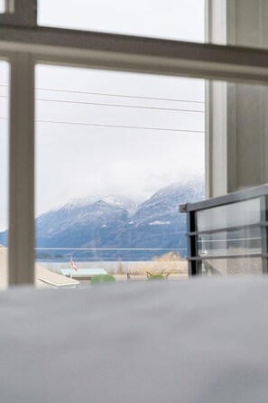 Interior - Lakefront Lux 2BR Symphony Of Comfort/Style For 12 (Harrison Hot Springs)