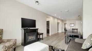TV, fireplace