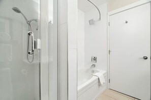 Hair dryer - Lakefront Lux 2BR Symphony Of Comfort/Style For 12 (Harrison Hot Springs)