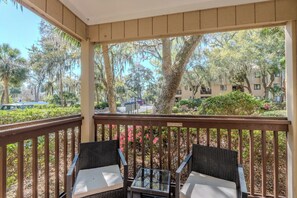 Property grounds - Sunny Side at The Sands - Walk to Coligny (Hilton Head Island)