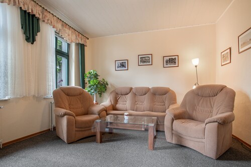 Guesthouse 'Holiday Apartment Near Müritz Shore' with Balcony and Wi-Fi
