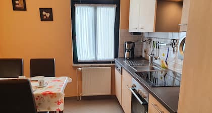 Guesthouse 'Holiday Apartment Near MĂŒritz Shore' with Balcony and Wi-Fi