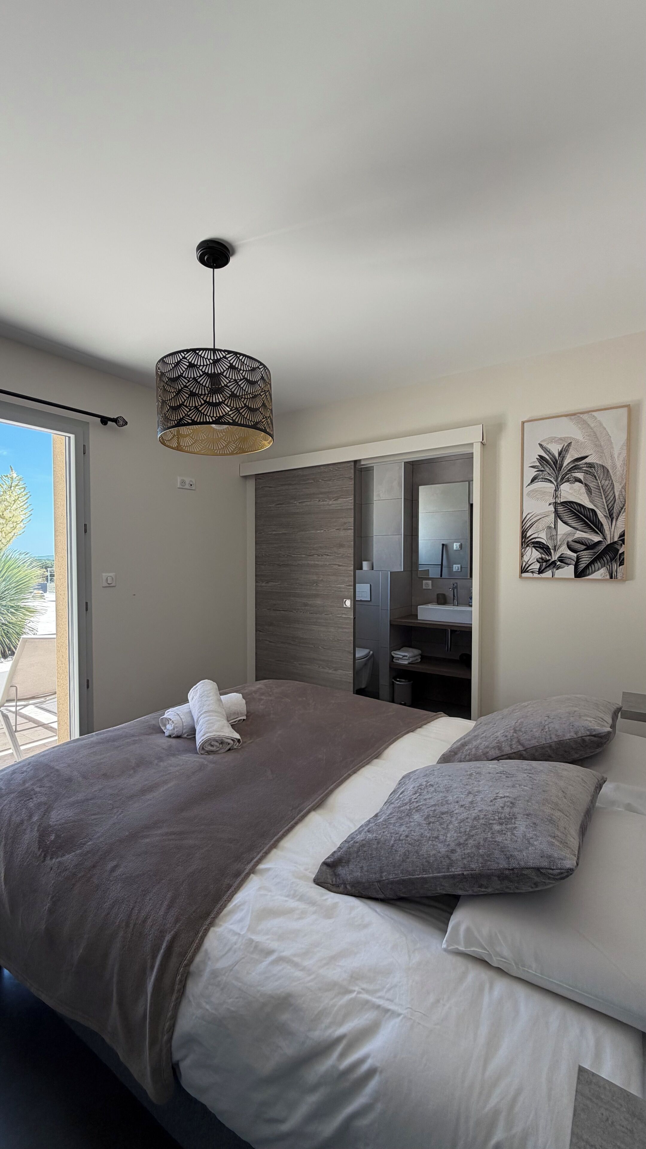 8 bedrooms, WiFi, bed sheets, wheelchair access