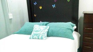 Room - 2-bd 1 bath house in Portmore St. Catherine neighborhood (Portmore)