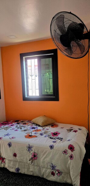 Room - 2-bd 1 bath house in Portmore St. Catherine neighborhood (Portmore)