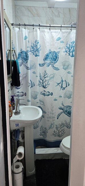 Bathroom - 2-bd 1 bath house in Portmore St. Catherine neighborhood (Portmore)