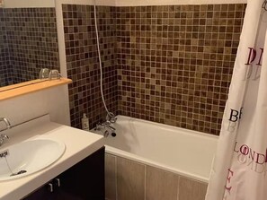 Hair dryer - Mountain views and comfort near Barcelonnette (Enchastrayes)