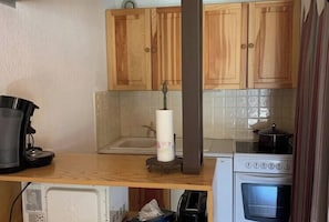 Fridge, microwave, oven, coffee/tea maker - Mountain views and comfort near Barcelonnette (Enchastrayes)