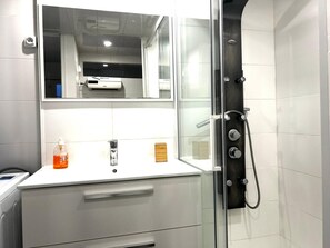 Shower, hair dryer, towels - Bright house with terrace in Palavas (Palavas-les-Flots)