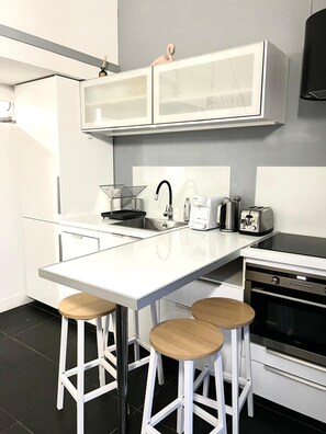 Fridge, microwave, oven, dishwasher - Bright house with terrace in Palavas (Palavas-les-Flots)