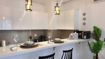 Apartment, 1 Bedroom | Dining room