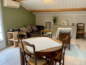 Interior - Le gîte des cigales de Lucéna – Cozy Retreat with Pool in Provençal Vineyard (Visan)