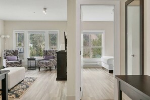 TV, fireplace - Upscale 2BR Overlooking View Escape (Harrison Hot Springs)