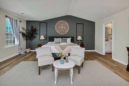 Cherry Meadow 5BR Escape | Outdoor Fireplace