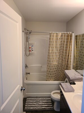 Bathroom - 4 - Bedrooms in Devonshire Cozy Haven (Winnipeg)