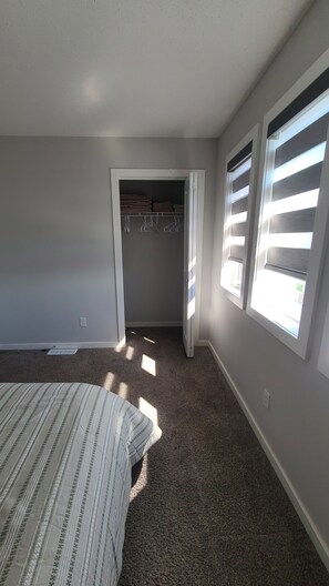 Room - 4 - Bedrooms in Devonshire Cozy Haven (Winnipeg)