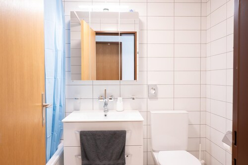 Central12 – Free Parking - Private Yard - Close to Bus - Close to Old Town Thun