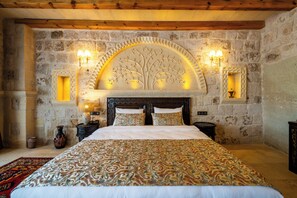 Luxury Suite, Jetted Tub, Valley View