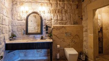 Honeymoon Double Room, Valley View | Bathroom